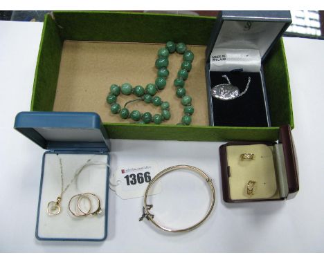 A "9ct Metal Core" Bangle, two 9ct gold rings, pendants on chains, hardstone bead necklace (damaged) etc.