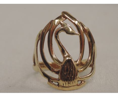 A 9ct gold dress ring modelled as a Swan,  size R