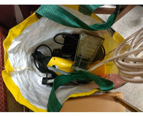 Electric hoover together with light . 