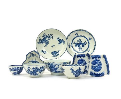 A small collection of Worcester and Caughley blue and white porcelains  2nd half 18th century, including a small Worcester bo