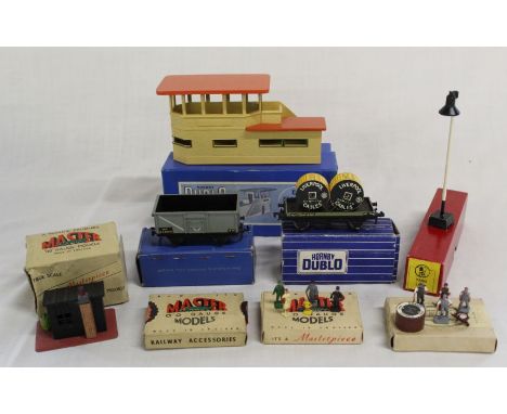 Model railway items including:- Hornby Dublo D1 Signal Lamp, D2 Mineral Wagon, D1 Low Sided Wagon, The Twin Railway Yard Lamp