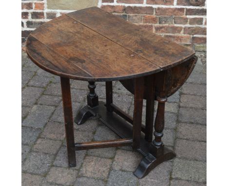 18th century oak gate leg table 95cm by 77cm Ht 69cm