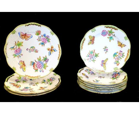  Herend Porcelain Manufactory (Hungary) Queen Victoria Plates3x Herend Queen Victoria  Plate  Dimensions: 18.5cmEach Marked w
