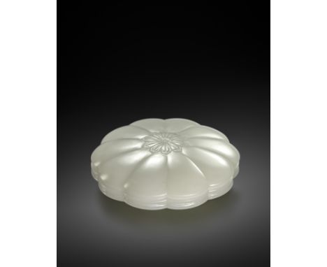 A FINE AND RARE CHINESE WHITE JADE MUGHAL-STYLE DECAFOIL BOX AND COVER QIANLONG 1736-95  Formed as a simple ten-petalled flow