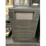 Lot de (2) CAMBRO - boite Transport de Traiteur