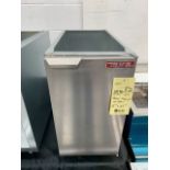 MKE - Neuf - Base d'équipement avec porte 12 x 23"