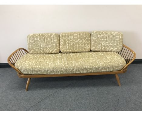 A mid 20th century Ercol elm framed settee /day bed 
