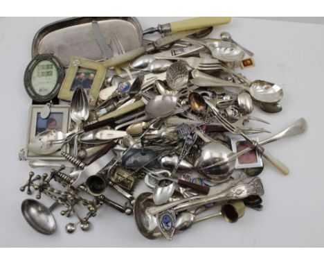 A COLLECTION OF ASSORTED PLATED ITEMS, to include; a crumb scoop, sauce ladle, spirit label, knife rests, souvenir, other spo