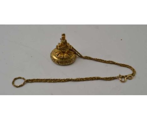 A YELLOW METAL GEORGIAN DESIGN SEAL, inset green intaglio, profile portrait in helmet, suspended on a 9k gold chain, chain we