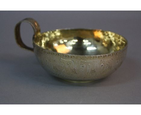 AN EDWARDIAN SILVER GILT 'OLD GRECIAN DRINKING CUP', based on an original found in a tomb in lower City of Mycenae, engraved 