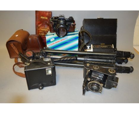 A VOIGTLANDER VIRTUS FOLDING CAMERA, a Jenaflex AM-1 and other photographic and Cine equipment