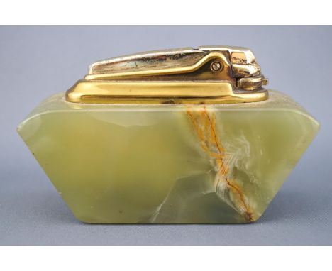 A Ronson green onyx table lighter, 6cm x 10cm