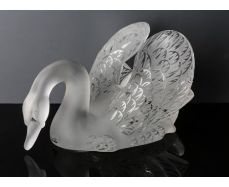 LALIQUE, a large model of a swan, 18.5cm high x 36cm long