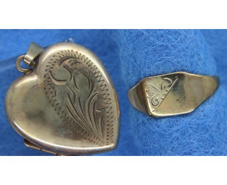 9ct gold childs signet ring and a 9ct gold heart locket, 3.8g. P&amp;P Group 1 (£14+VAT for the first lot and £1+VAT for subs