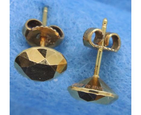 18ct gold Tiffany stud earrings with butterfly backs, D: 8.8 mm, 2.8g. P&amp;P Group 1 (£14+VAT for the first lot and £1+VAT 