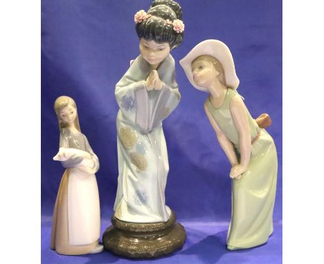 Three Lladro female figures, tallest H: 25 cm. No cracks, chips or visible restoration. P&amp;P Group 3 (£25+VAT for the firs