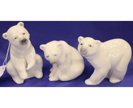 Three Lladro polar bear figures. P&amp;P Group 2 (£18+VAT for the first lot and £3+VAT for subsequent lots) 