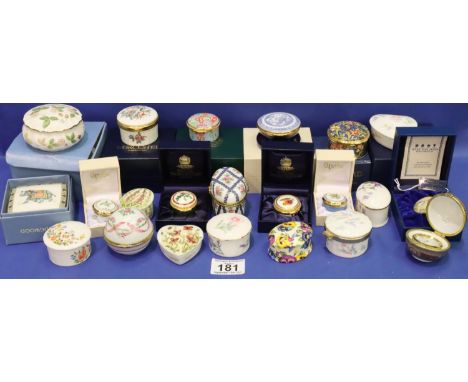 Tray of mixed enamel and ceramic pill boxes including Royal Worcester, Wedgwood etc. P&amp;P Group 2 (£18+VAT for the first l