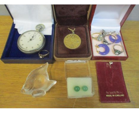 Collectables to include a Lalique glass model fish, a 9ct gold ring A/F, four silver rings, purple stone earrings with gold m