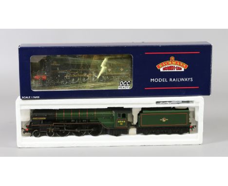 A Bachmann model railways 00 gauge 4-6-2 locomotive and tender. Class A1 60144 Kings Courier. Condition Report. To be used as