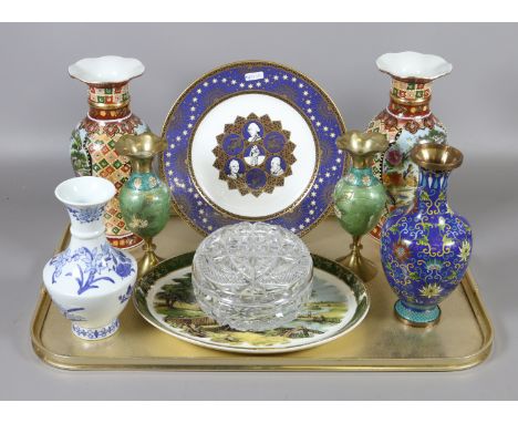 A tray lot of collectable china and glass to include cloisonne vases and a Spode cabinet plate.