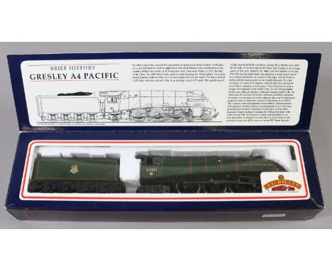 A Bachmann model railways 00 gauge 4-6-2 locomotive and tender. A4 60013 Dominion of New Zealand. Condition Report. To be use
