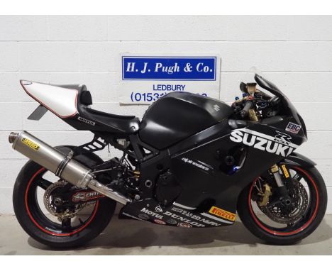 Suzuki GSXR 750 K5 motorcycle. 2005. 749ccRuns and rides. Track bike with Shorty levers, K & N filter, gear indicator, HEL br