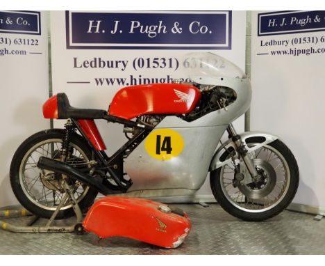 Honda Drixton CB450E race bike. 500cc. Engine No. E-3017469Fitted with a Nova 6 speed gearbox, a large TT fuel tank and comes