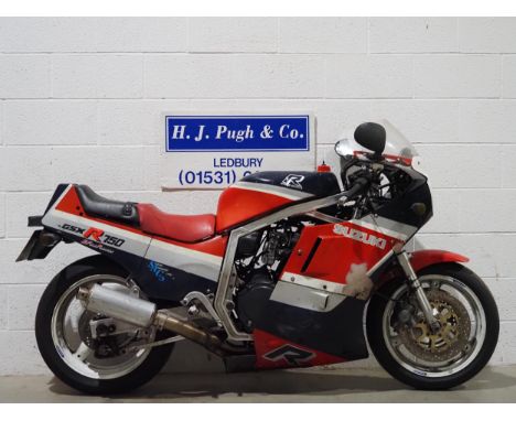 Suzuki GSXR motorcycle project. 1995. 749cc. Frame No. GR71G102179 Engine No. R705129628 Not ran for some time will require w