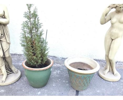 A pair of ceramic planters, one with a glazed green body, the other with a verdigris style glaze and hatch mark decoration (f