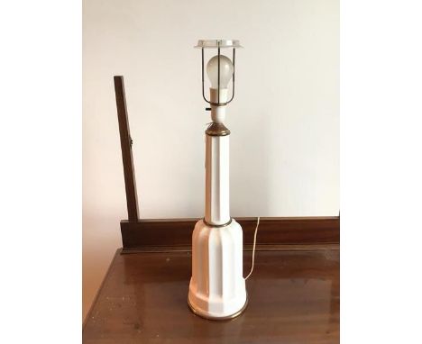 A white ceramic table lamp of two tiers with reeded sides (57cm to top of lampholder)