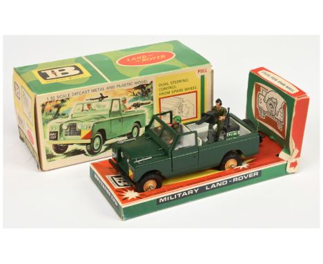 Britains 9777 Military land Rover - green, off white interior, light beige hubs with figures and radio box - Excellent inner 