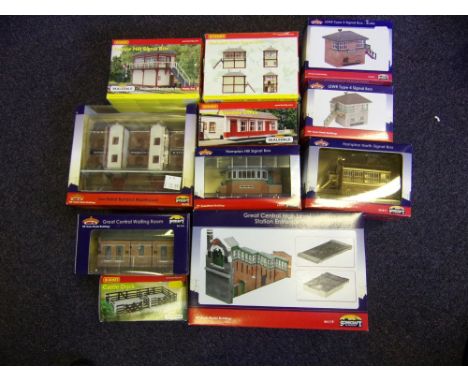 Hornby and Bachmann:, assorted trackside buildings, stations, signal cabin, cattle dock, waiting room etc, all boxed.