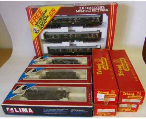 Hornby, BR 3-car diesel multiple unit: in BR green livery, four G.W.R. clerestory roof passenger coaches, and three Lime hopp