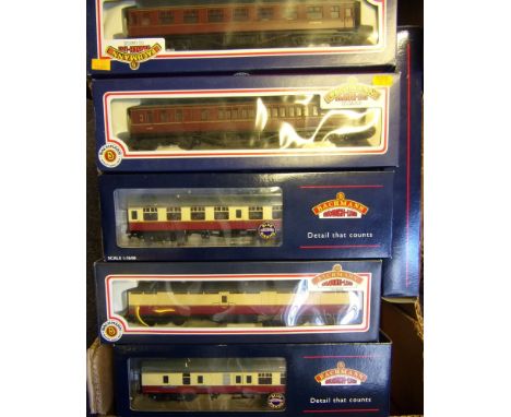 Bachmann, eighteen assorted passenger coaches: various liveries, all boxed.