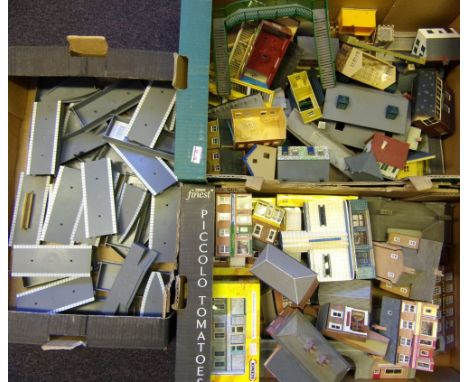 Bachmann and others, a collection of plastic and resin trackside buildings and platform sections:. 