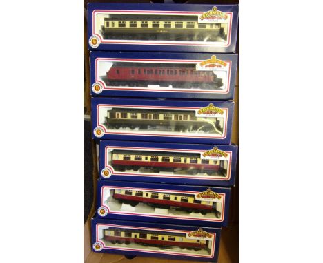 Bachmann, eighteen assorted passenger coaches: various liveries, all boxed.