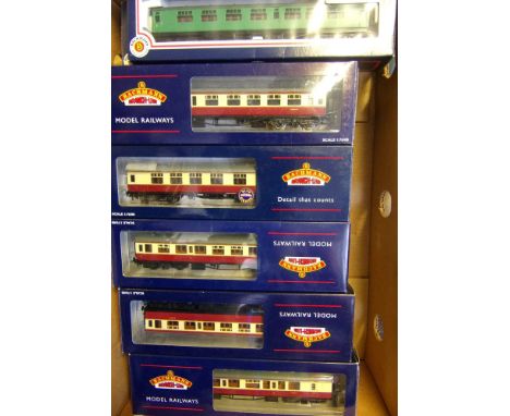 Bachmann, eighteen assorted passenger coaches: various liveries, all boxed.