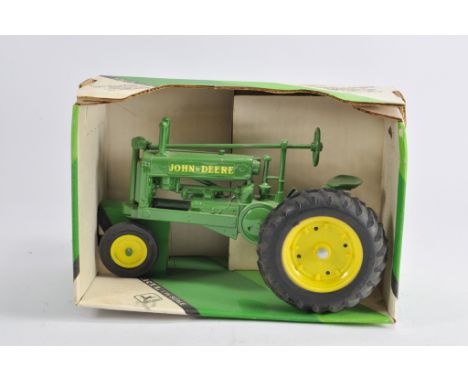 Ertl 1/16 John Deere Model A Tractor. NM in VG to E box.