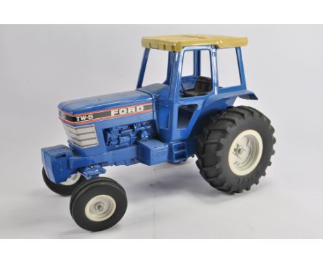 Ertl 1/12 Ford TW5 Tractor. G. 
