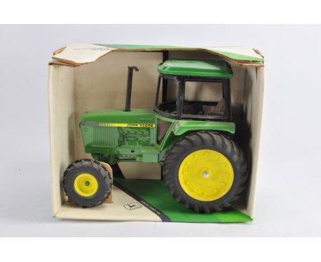 Ertl 1/16 John Deere 4WD Tractor. NM in VG to E Box.