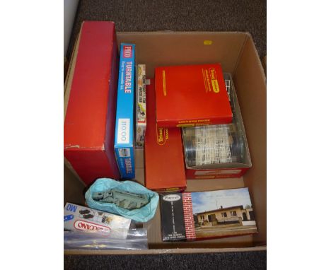 A QUANTITY OF ASSORTED MAINLY BOXED OO GAUGE LINESIDE ACCESSORIES, to include Tri-ang Hornby Suspension Bridge (R.264), Peco 