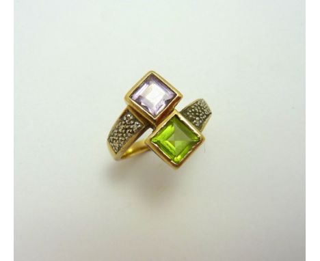 A 9CT GOLD AMETHYST AND PERIDOT DRESS RING, with diamond detail, ring size O