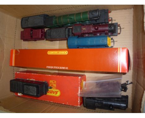 A BOXED HORNBY RAILWAYS OO GAUGE LOCOMOTIVE, 9F No.92200, B.R. black livery (R.264), with a boxed Tri-ang Railways Transconti