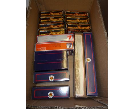 A COLLECTION OF ASSORTED BOXED OO GAUGE WAGONS, Bachmann, Lima, Mainline (15)