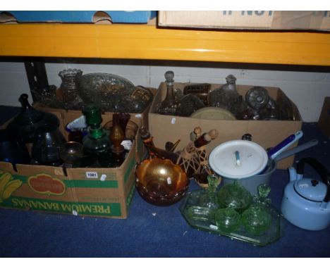 THREE BOXES AND LOOSE GLASS AND ENAMEL ITEMS