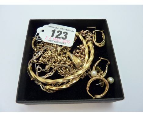 A COLLECTION OF JEWELLERY, to include earrings, necklaces and one bangle (s.d.)
