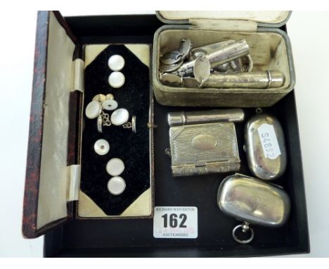 A COLLECTION OF ITEMS, to include a button set, jewellery, sovereign holders etc
