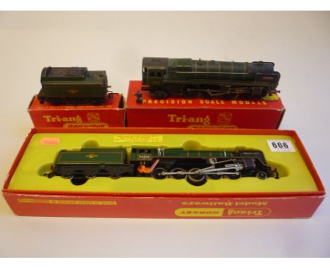 A BOXED TRI-ANG HORNBY OO GAUGE LOCOMOTIVE, 'Evening Star' No.92220 (R.861) with a boxed Tri-ang Railways 'Britannia' No.7000