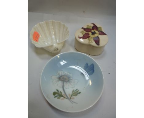 MOORCROFT POTTERY COVERED POT, Worcester shell trinket and Copenhagen trinket dish (3)